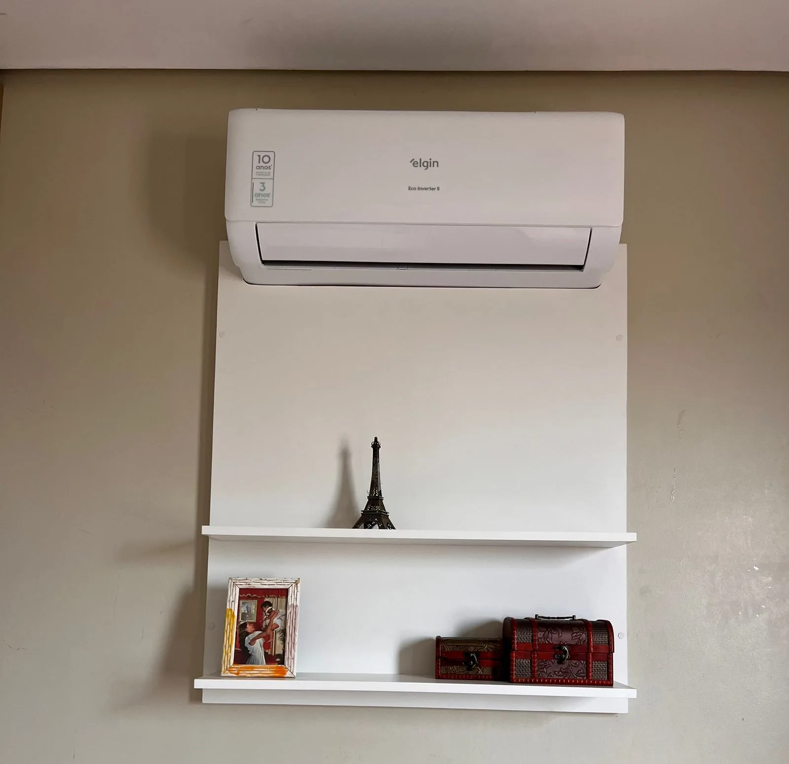 Split Elgin Eco Inverter instalado em sala de estar